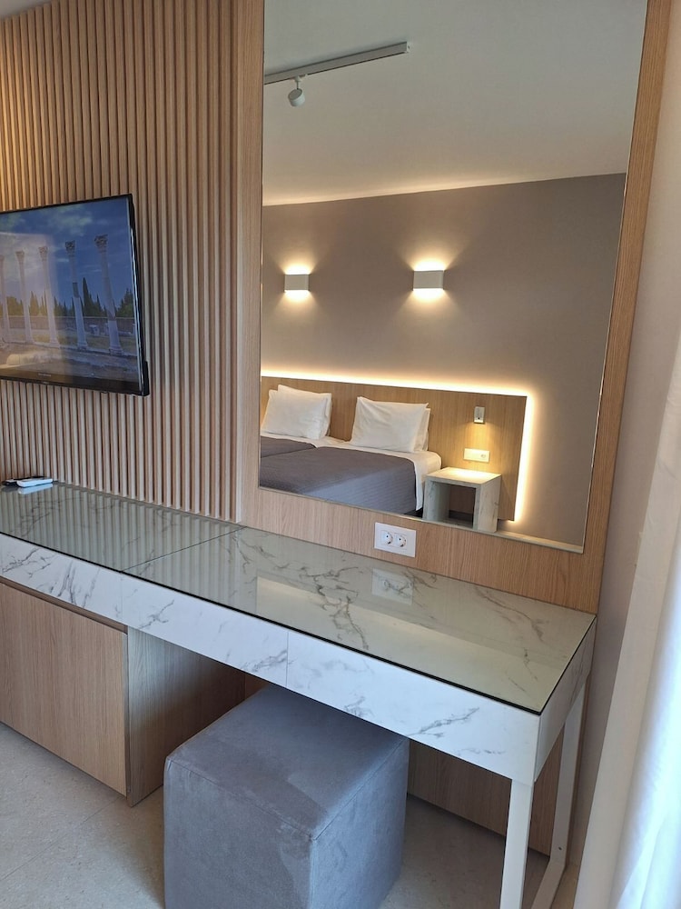 Superior Room, Partial Sea View Top Floor photo 3