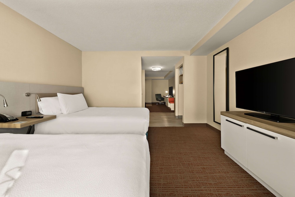 Deluxe Suite, Multiple Beds, Accessible - Photo 1