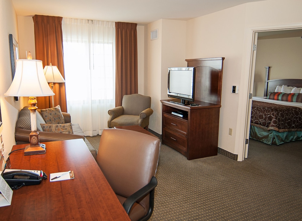 Suite, 1 Bedroom, Non Smoking, Kitchen - Photo 3