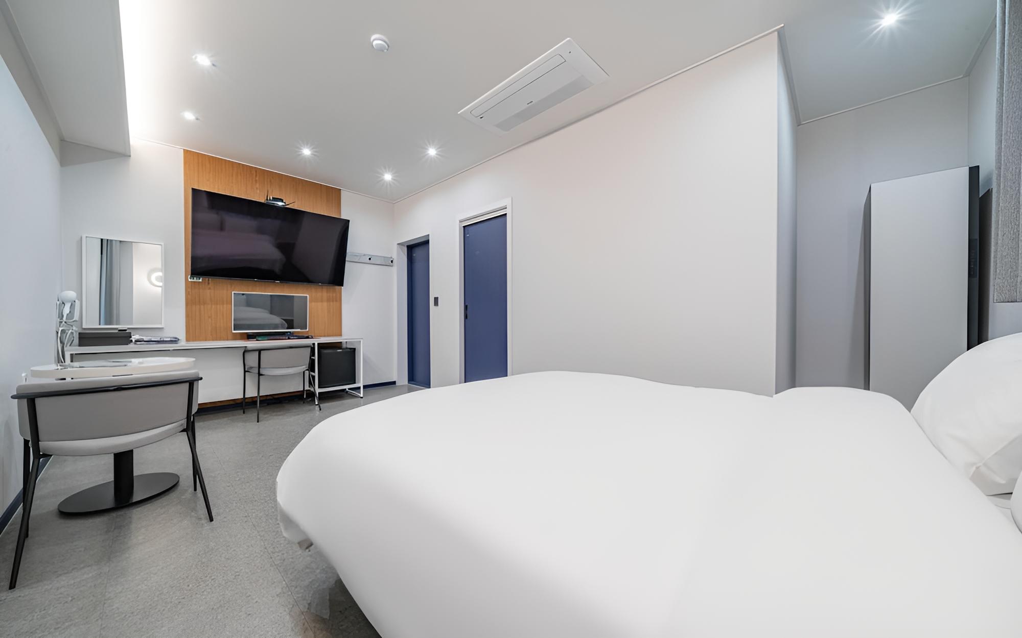 Room (Semi-Special Room (1PC/Netflix/Styler) - Photo 4