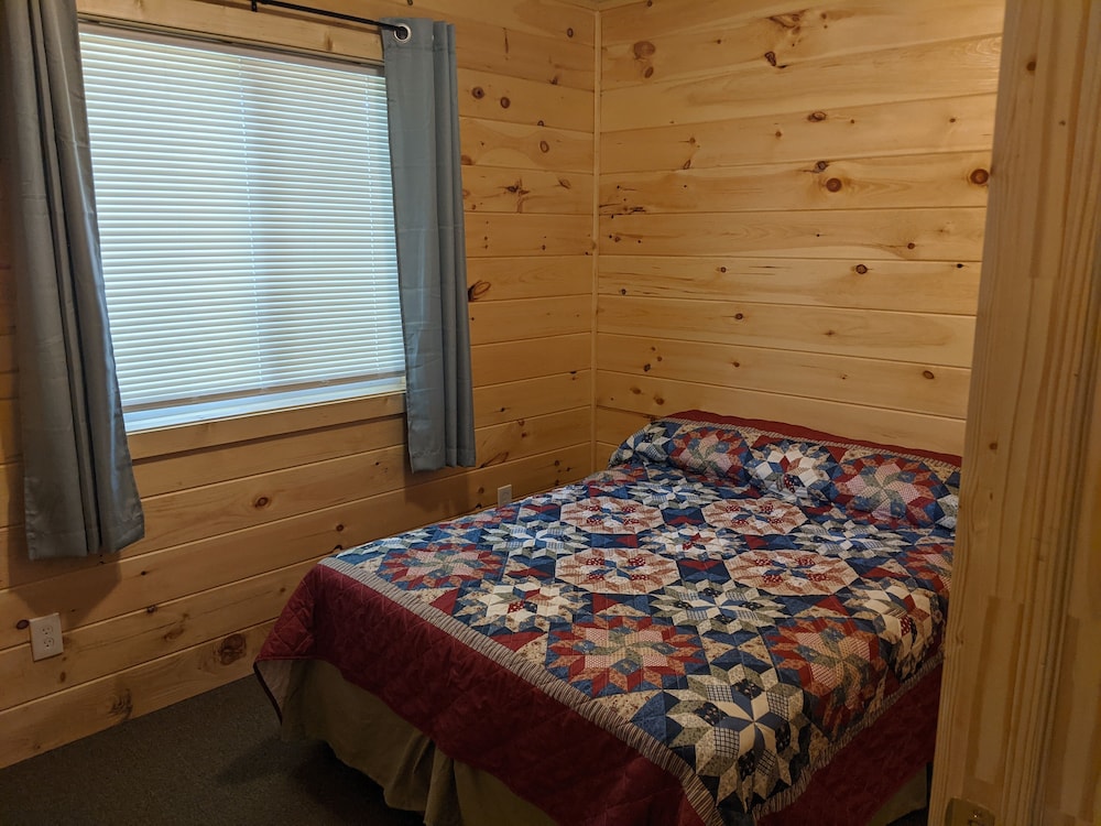Cabin, 3 Bedrooms, Lakeside (Cabin 5) photo 1