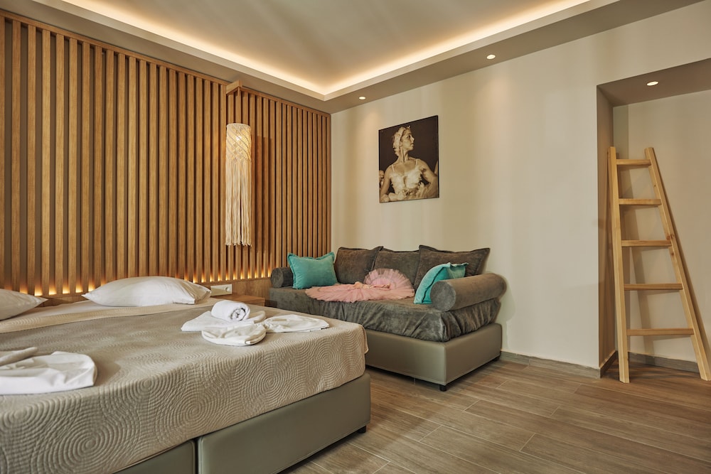 Junior Suite, Pool View - Photo 3