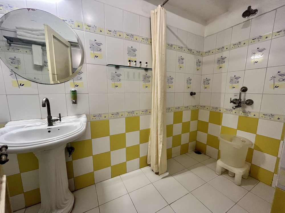 Standard Room Without Airconditioner - Photo 4