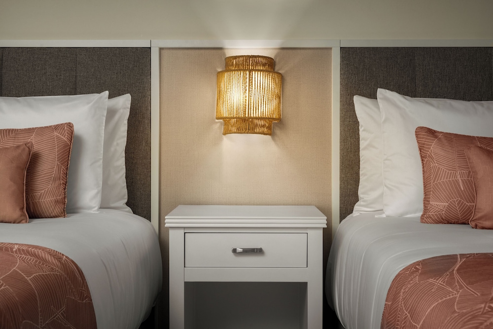 Standard Room, 2 Double Beds (Tropical View) - Photo 6