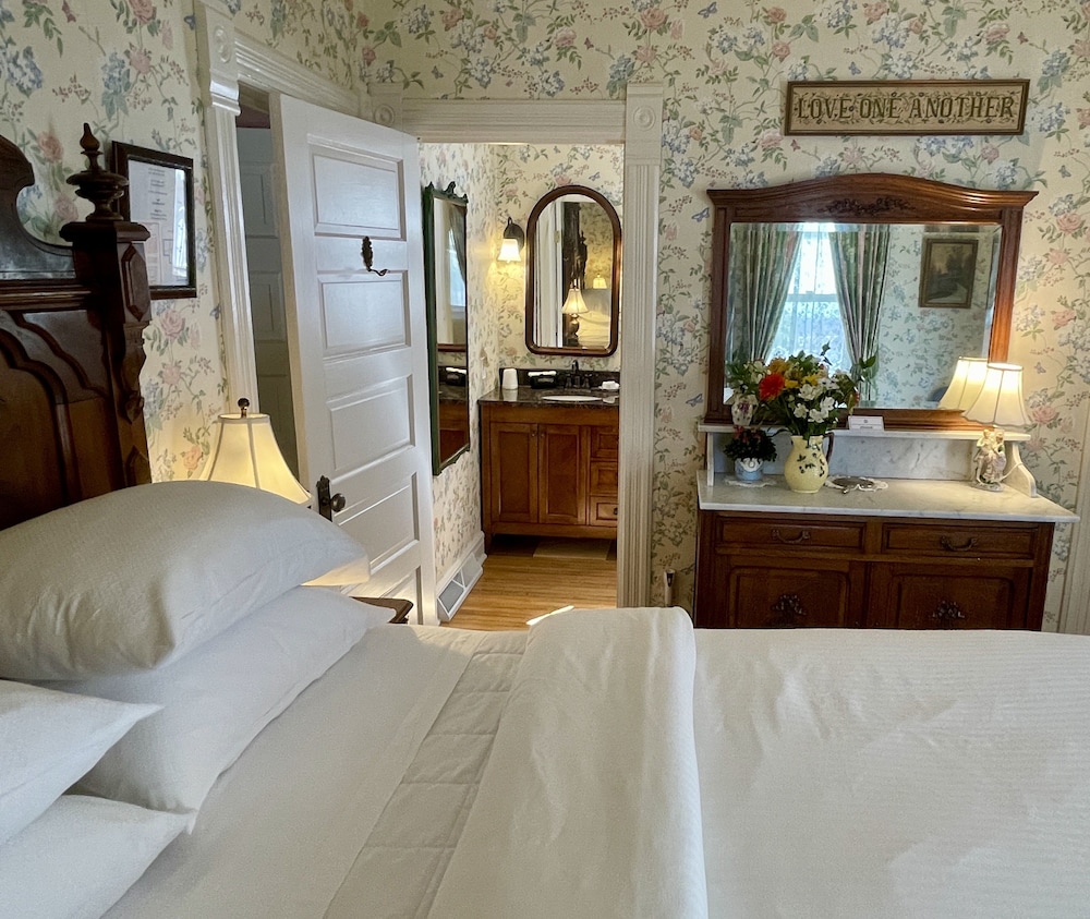 Room, Private Bathroom (Eliza- Breakfast Included)