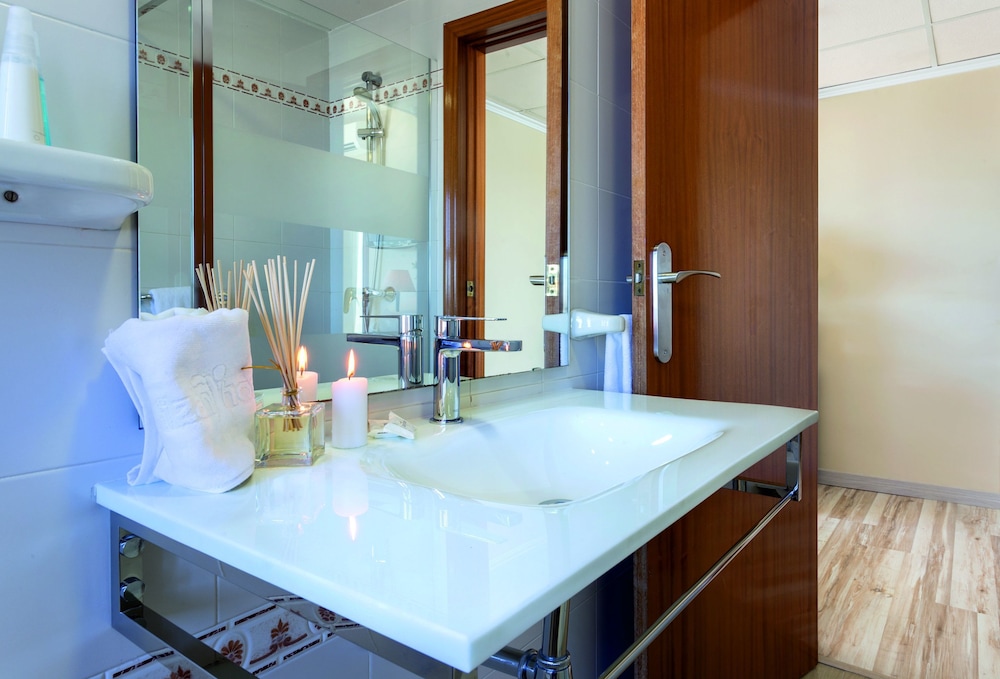 Superior Double Room (+1 Supletoria, 3 Adultos) Superior Double Room (+1 Supletoria, 3 Adultos)
