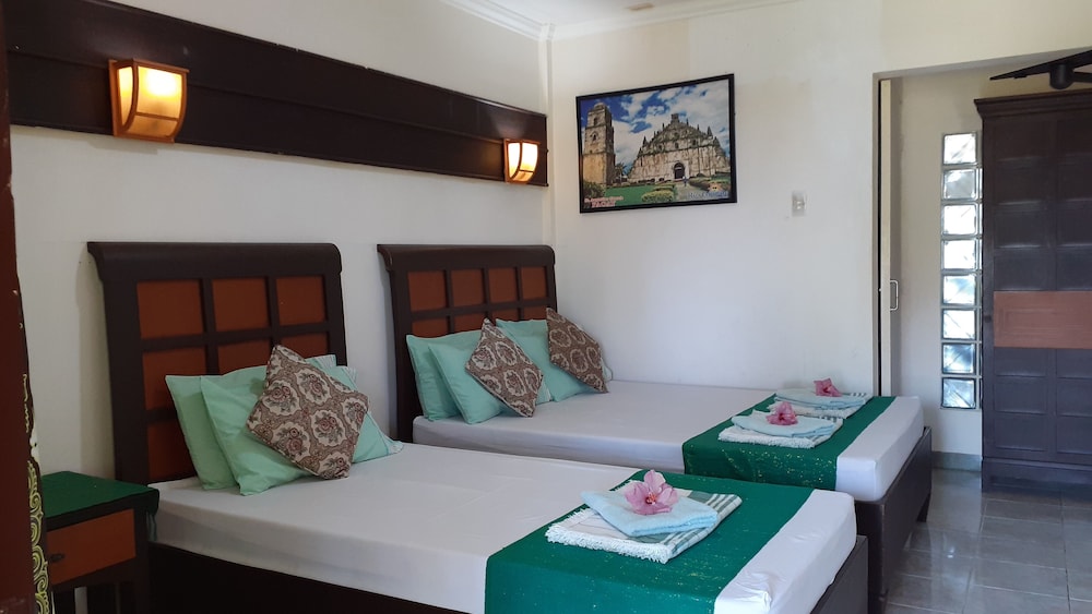 Deluxe Double or Twin Room, 1 Bedroom, Pool View photo 3