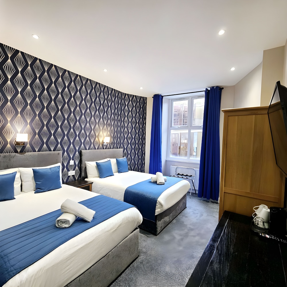 Quadruple Room Ensuite photo 1