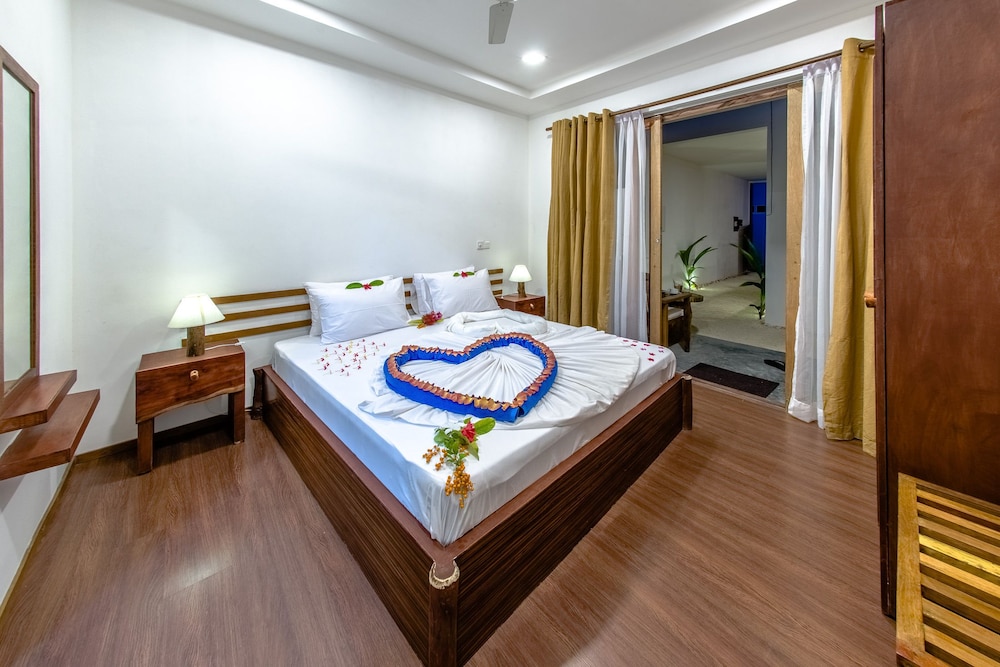 Deluxe Double Room, 1 King Bed, Garden View photo 3