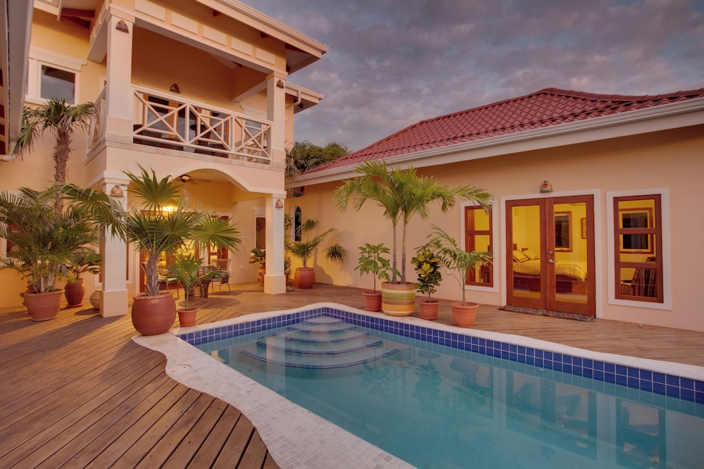 3 Bedroom Beach Villa with Pool