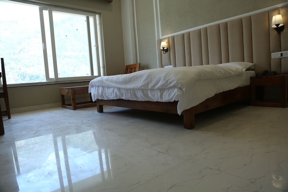 Deluxe Room - Photo 6