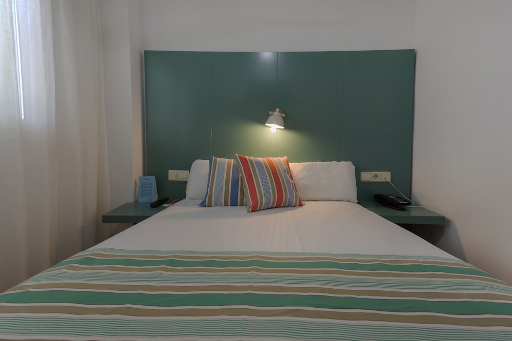 Standard Double Room Single Use photo 3