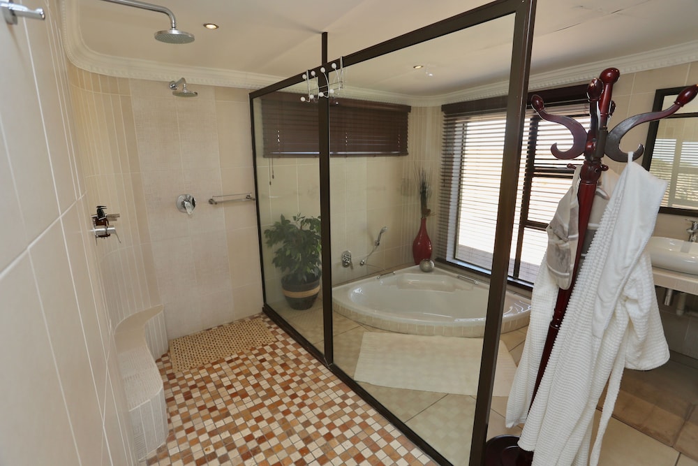Executive Villa photo 2