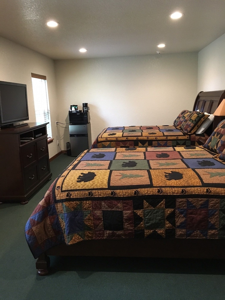 Classic Room, 2 Queen Beds photo 2