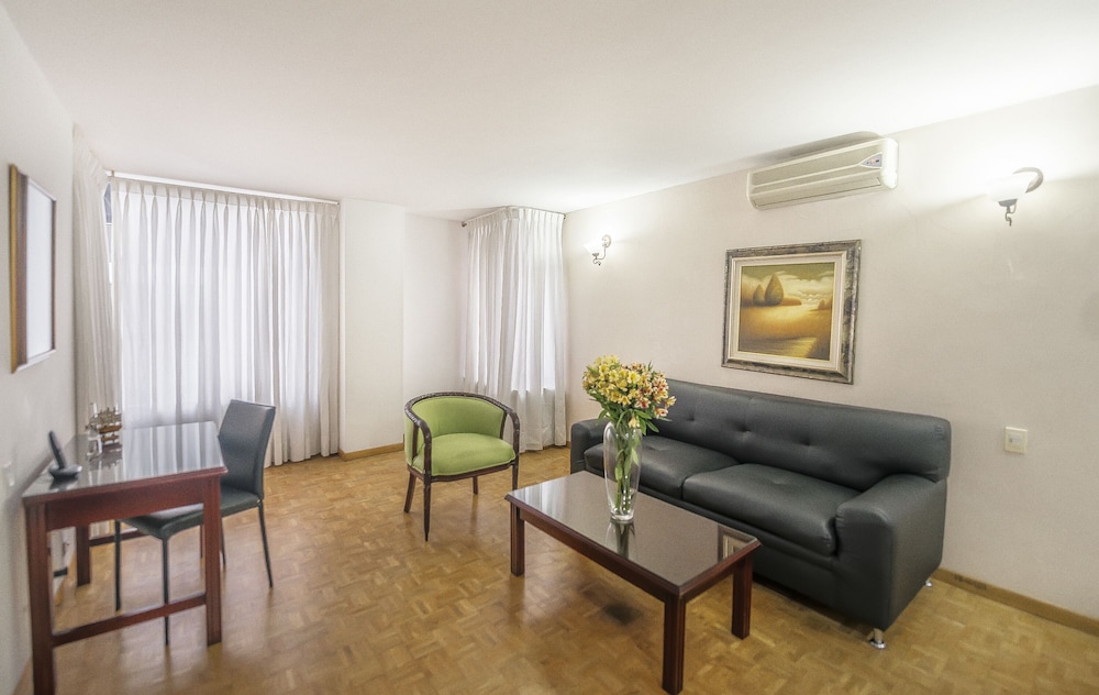 Standard Suite - Photo 7