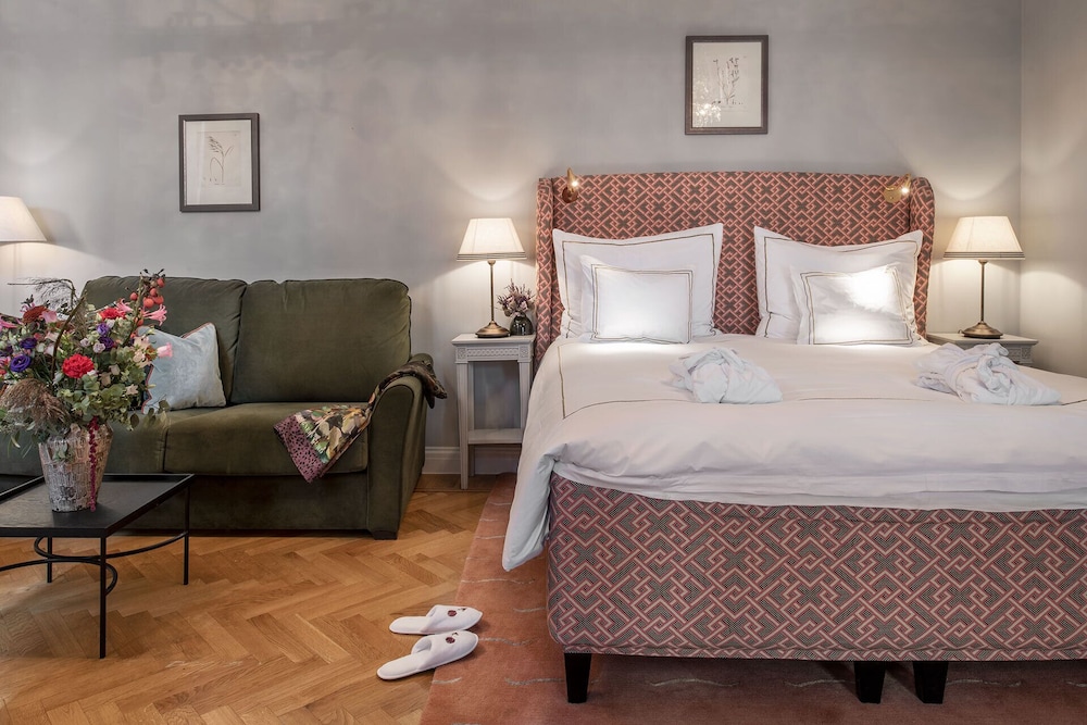 Junior Suite Courtyard