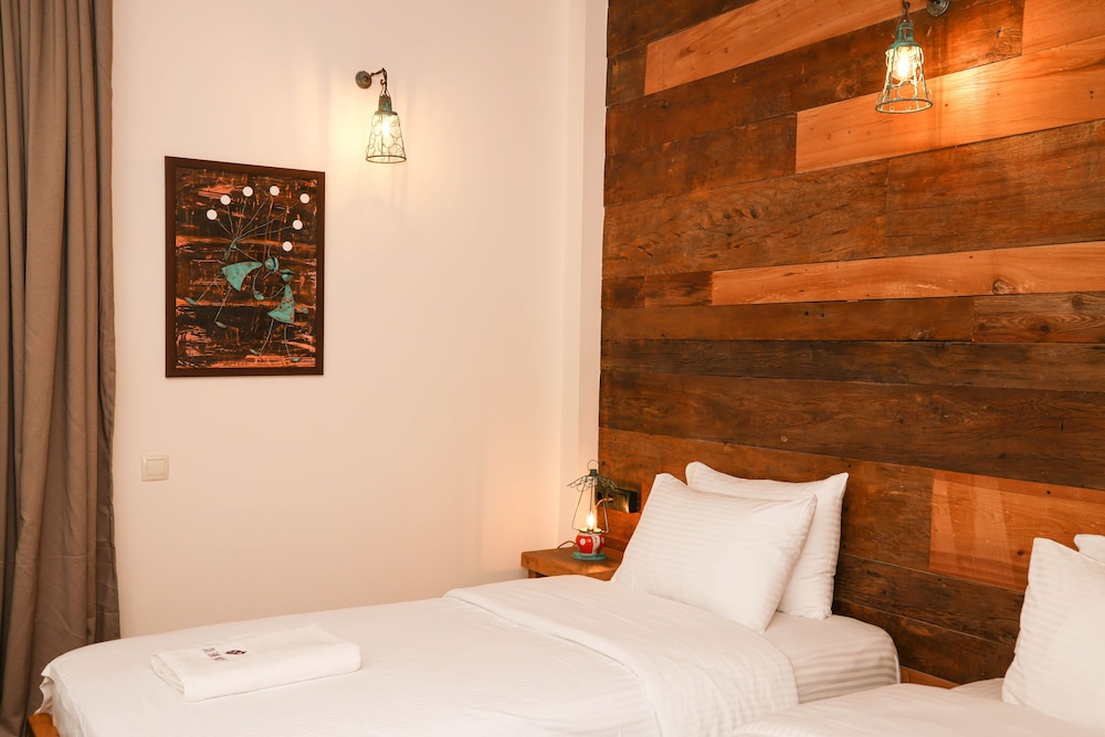 Standard Room, 2 Twin Beds, Non Smoking - Photo 6