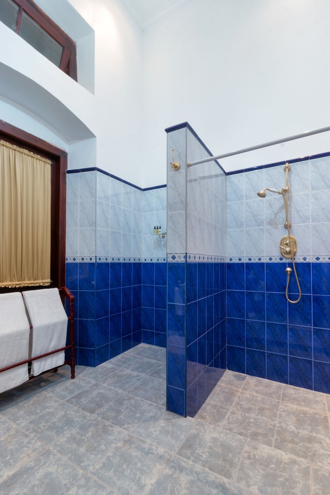 Executive Room, River View, Corner photo 3