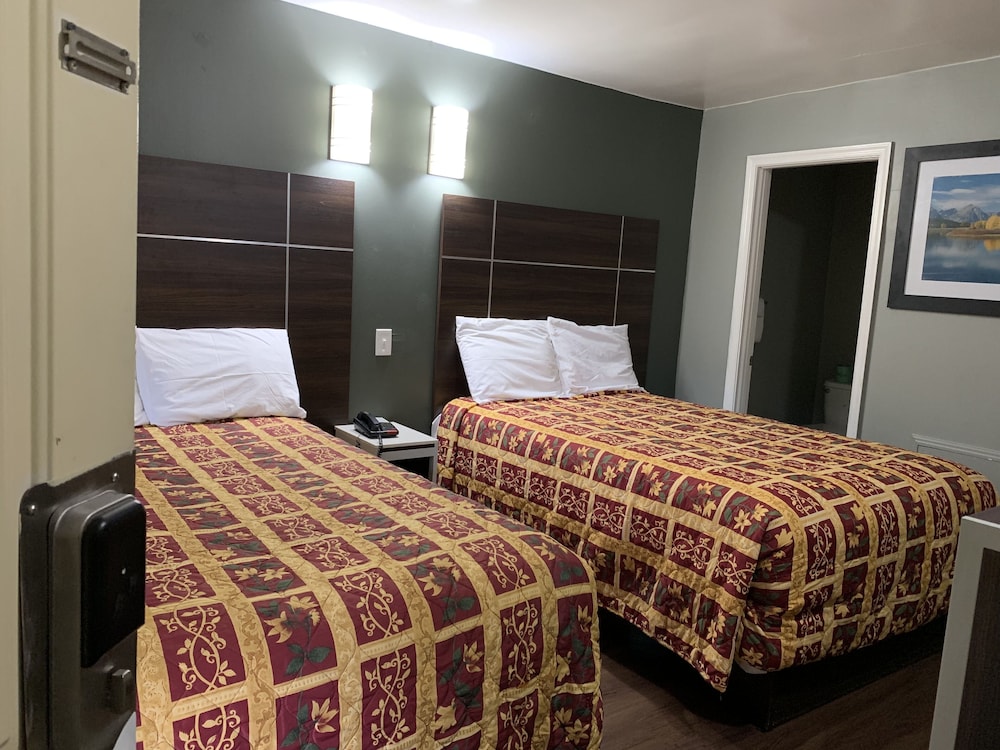 Room, 2 Double Beds, Non Smoking - Photo 1