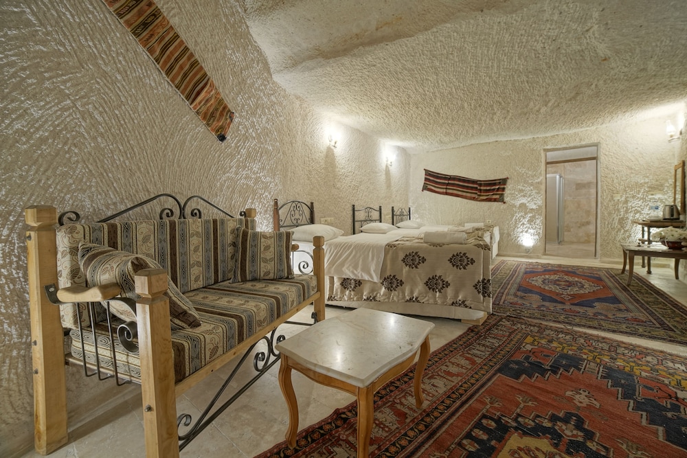 Cave Triple Room