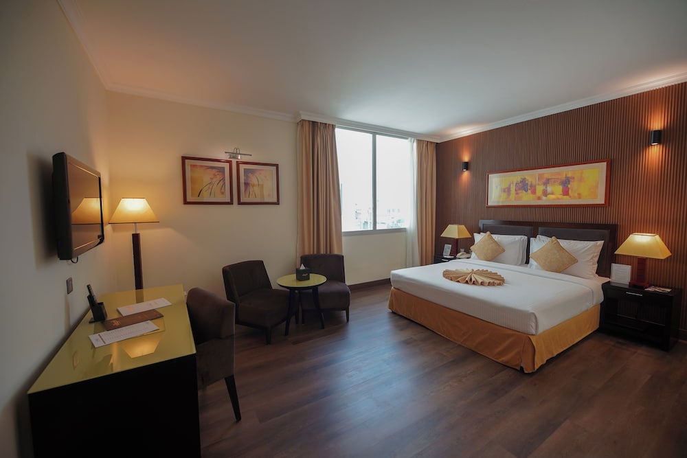 Superior Room, 1 King Bed, Smoking photo 3