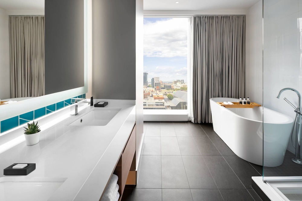 Presidential Suite, 1 King Bed, City View thumbnail 5