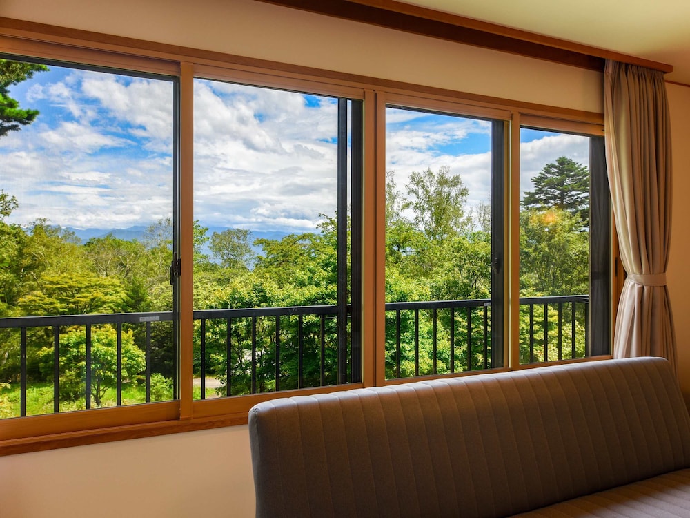[Lake side] Japanese-Western style room - Photo 2