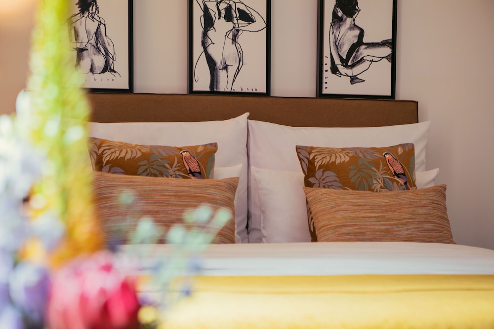 Superior Room, 1 Queen Bed, Courtyard View photo 3