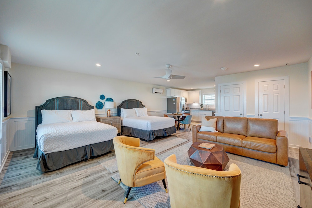 Saltwater Suites 302 Queen Suite, 3rd Fl. Low Tide