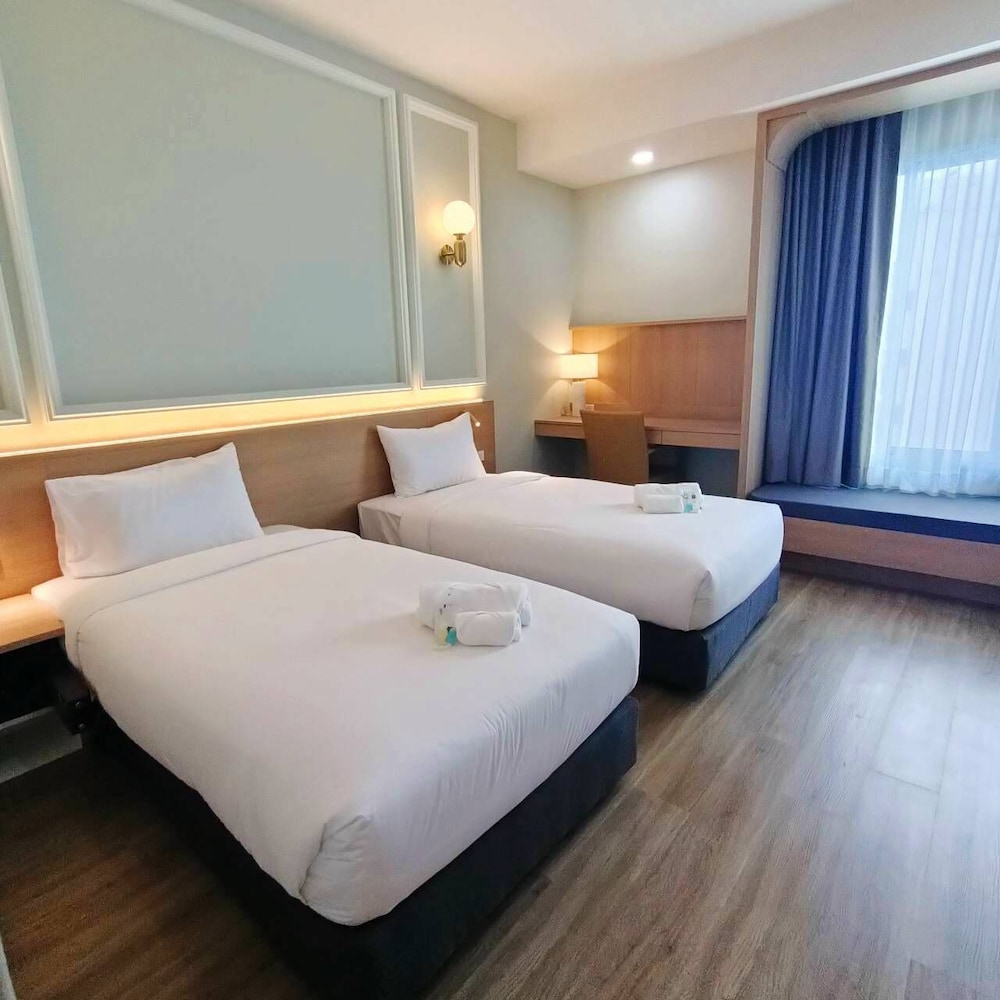 Deluxe Room, 2 Twin Beds - Photo 4