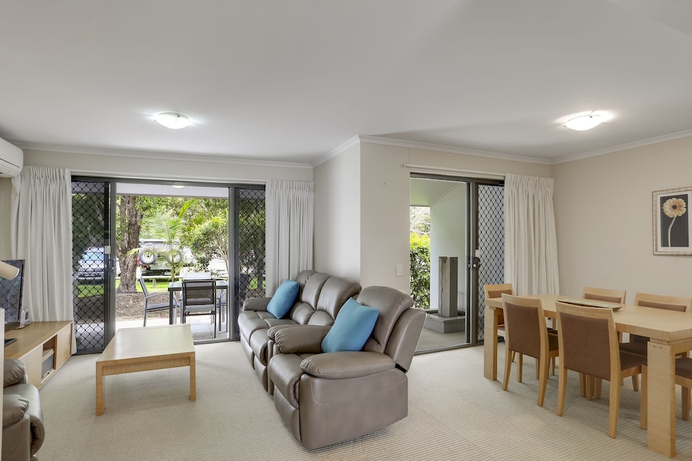 Two Bedroom Townhouse - Photo 5