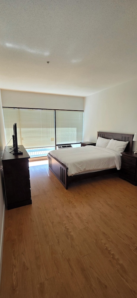 Classic Double Room, 1 Queen Bed with Sofa bed, Mobility Accessible, Non Smoking