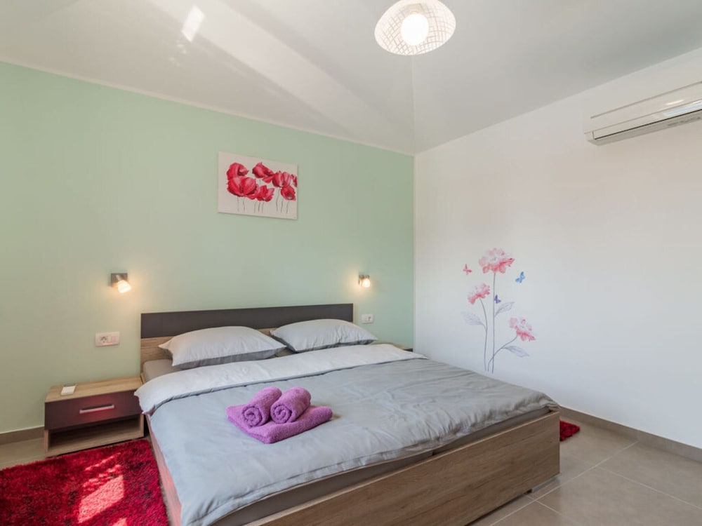 Villa photo 2