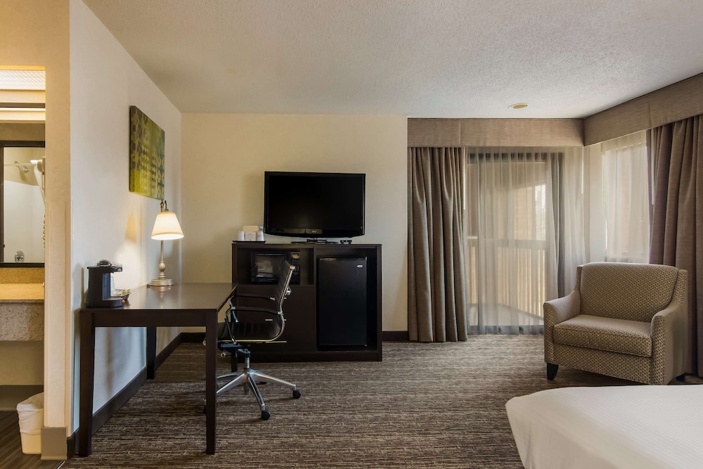 Standard Room, 1 King Bed, Non Smoking, Balcony (Oversized Room) photo 1