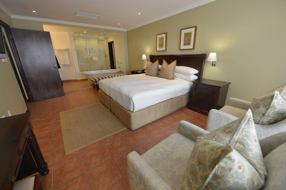 Executive Suite- Sea View & Balcony - Photo 1