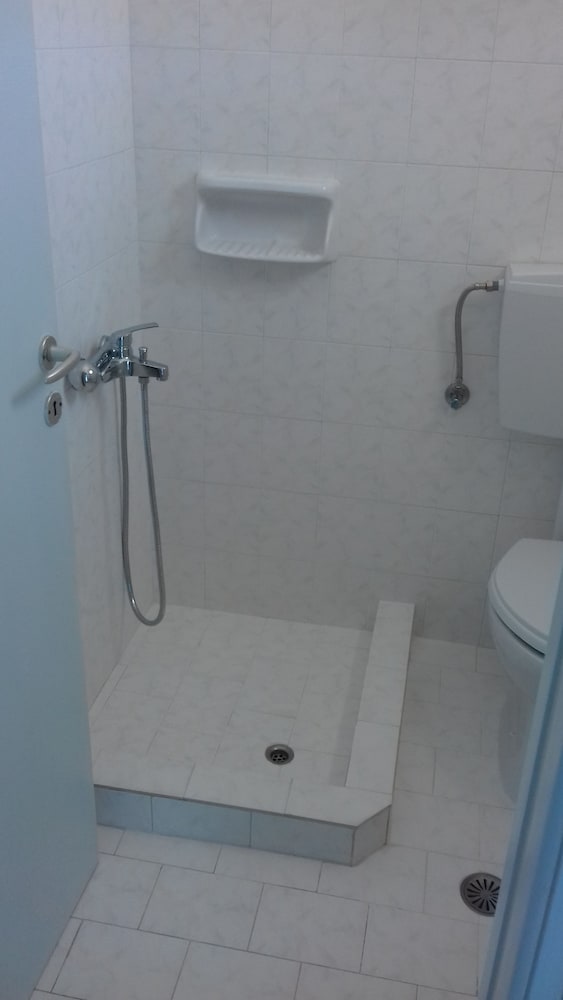 Standard Triple Room - Photo 7