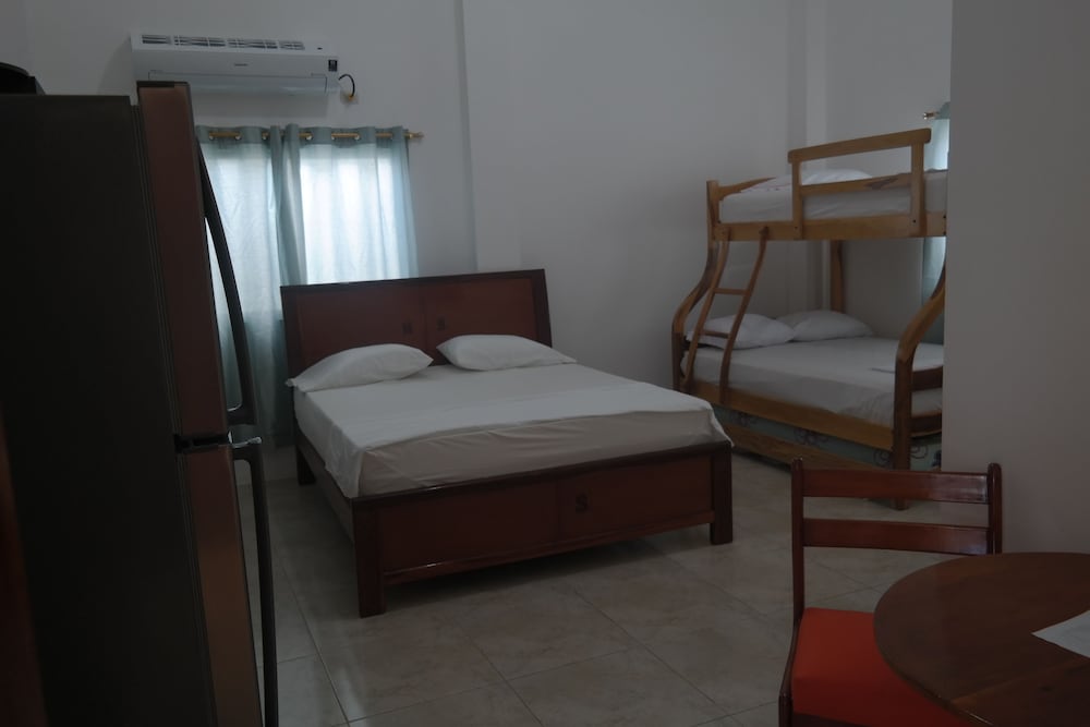 Family Double Room, Multiple Beds, Non Smoking, Refrigerator photo 2