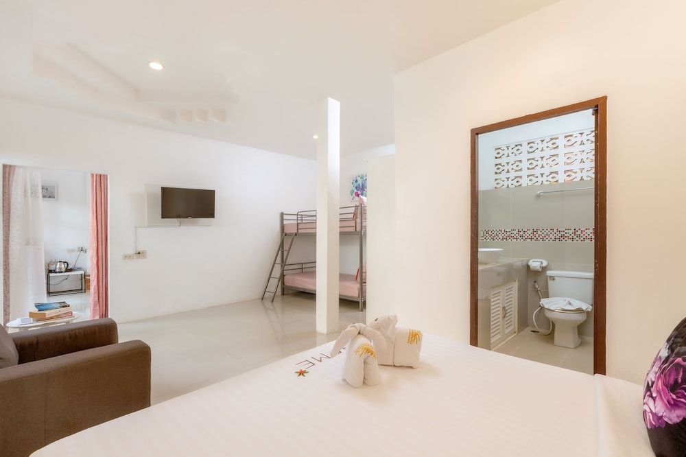 Family Suite with Terrace - Photo 12