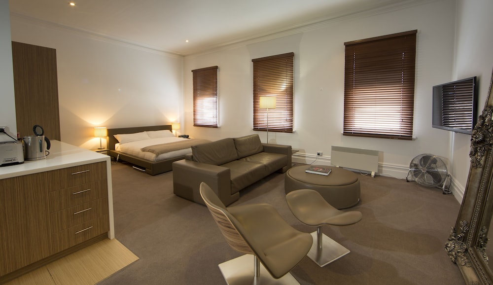 Standard Room, Non Smoking, Kitchenette (King Suite) photo 1