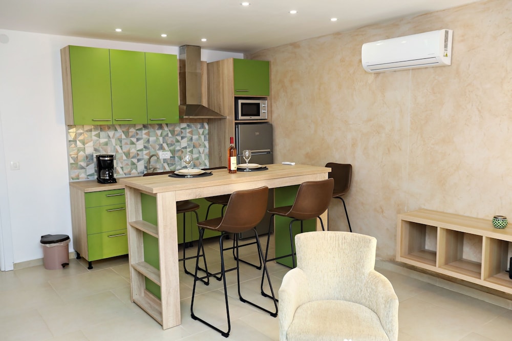 Apartment (A8) photo 2