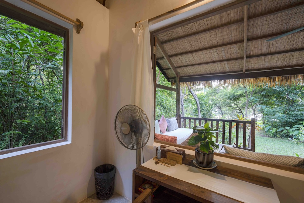 Deluxe Private Garden PLANTATION Bungalow photo 3