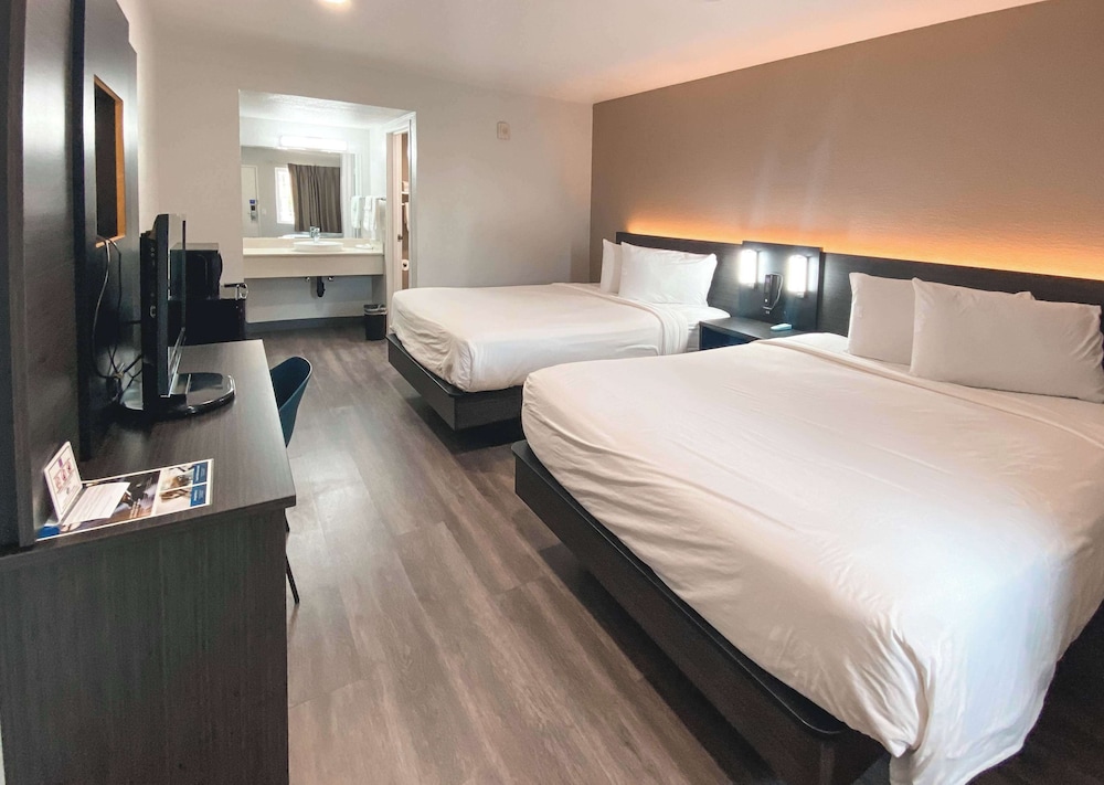 Standard Room, 2 Queen Beds, Non Smoking