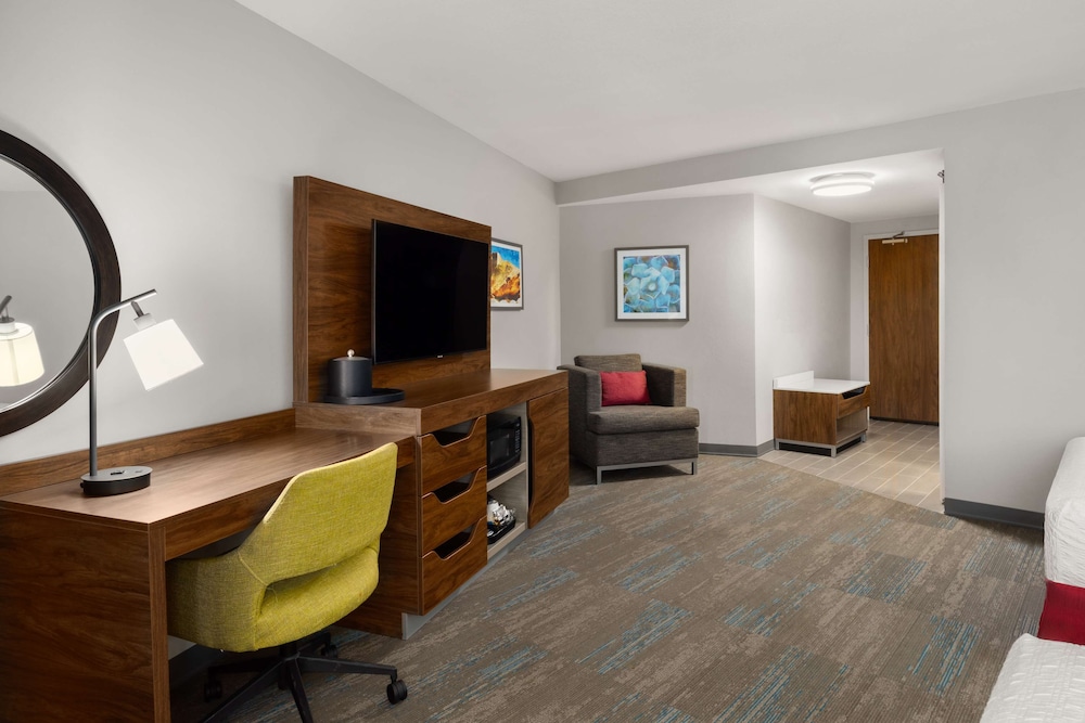 Suite, 2 Queen Beds, Accessible (Roll-In Shower) - Photo 4