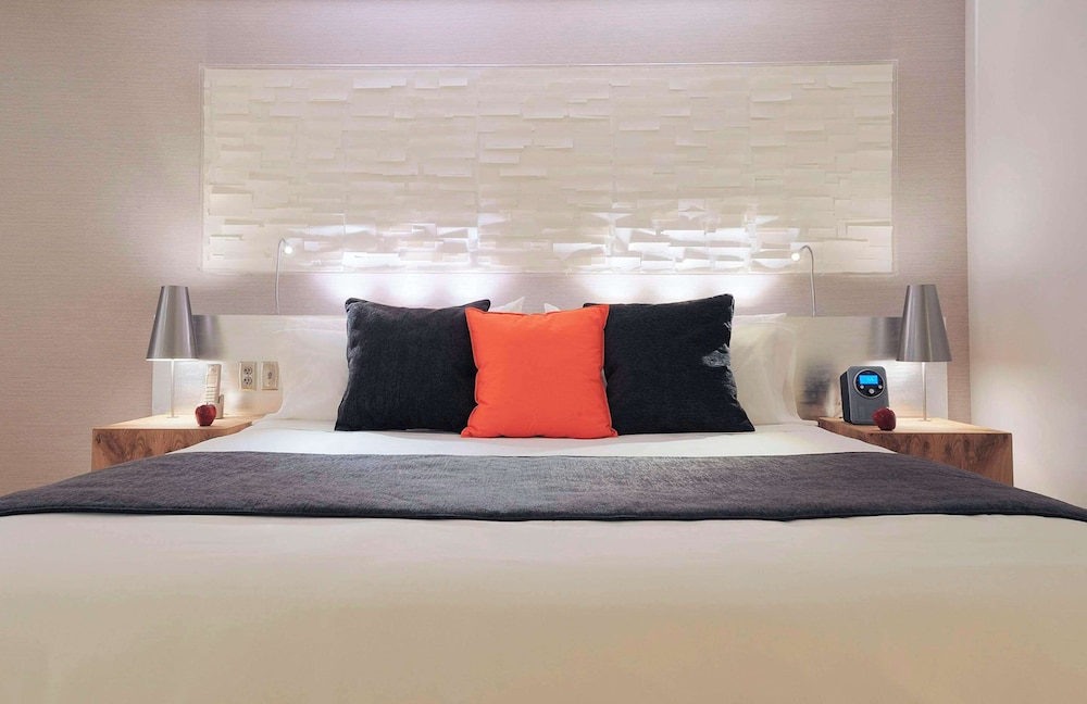 Room, 1 King Bed, Non Smoking - Photo 6