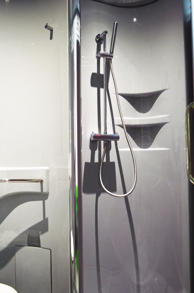 Room (Pop!) photo 2