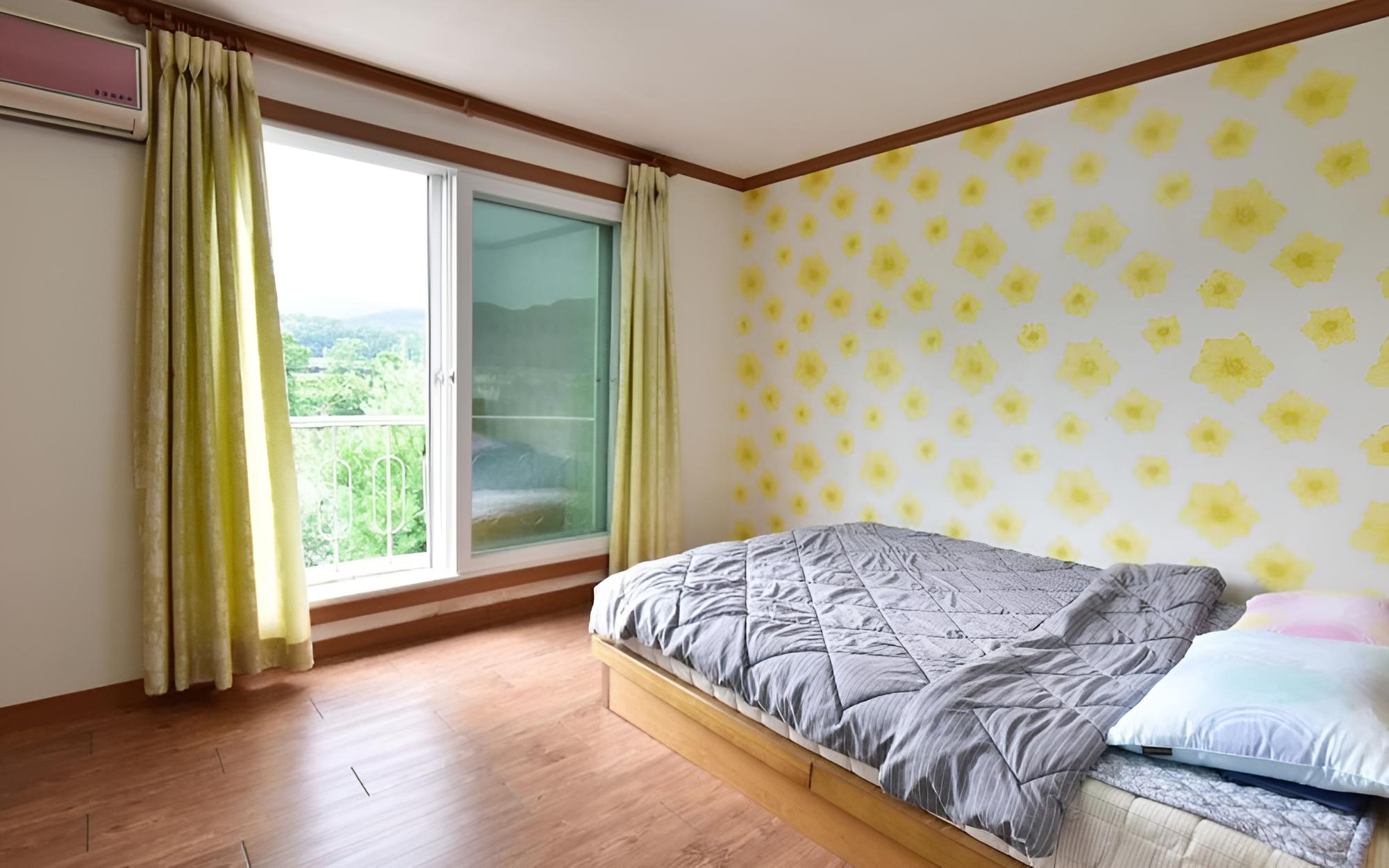 Room (Room 201) photo 2