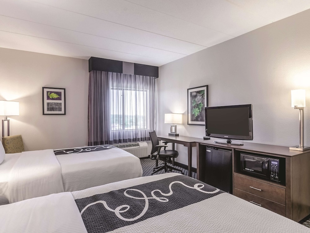 Room, 2 Queen Beds, Non Smoking - Photo 2