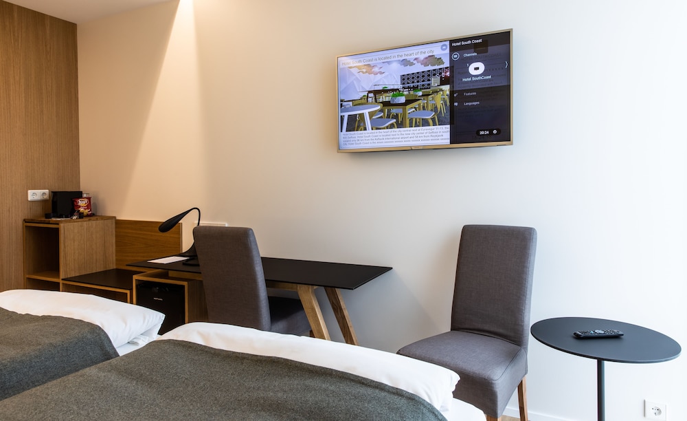 Standard Double or Twin Room - Photo 8