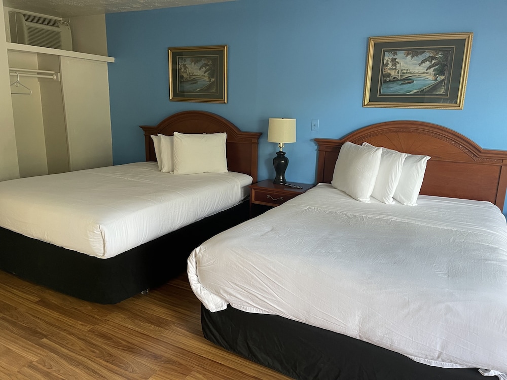 Double Room, 2 Queen Beds photo 1
