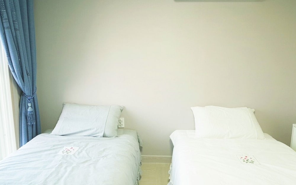 Room (Twin Room) - Photo 9